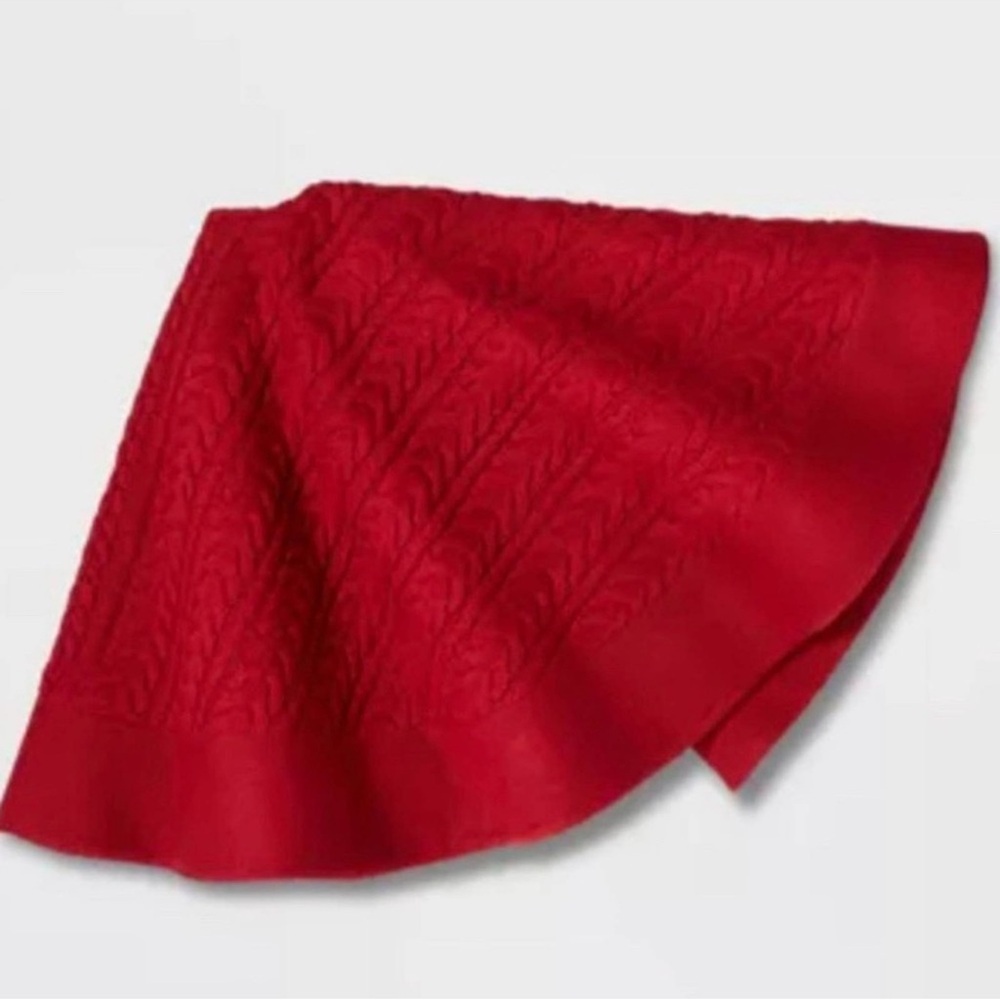 New Wondershop 48” Festive Red Cable Knit Tree Skirt